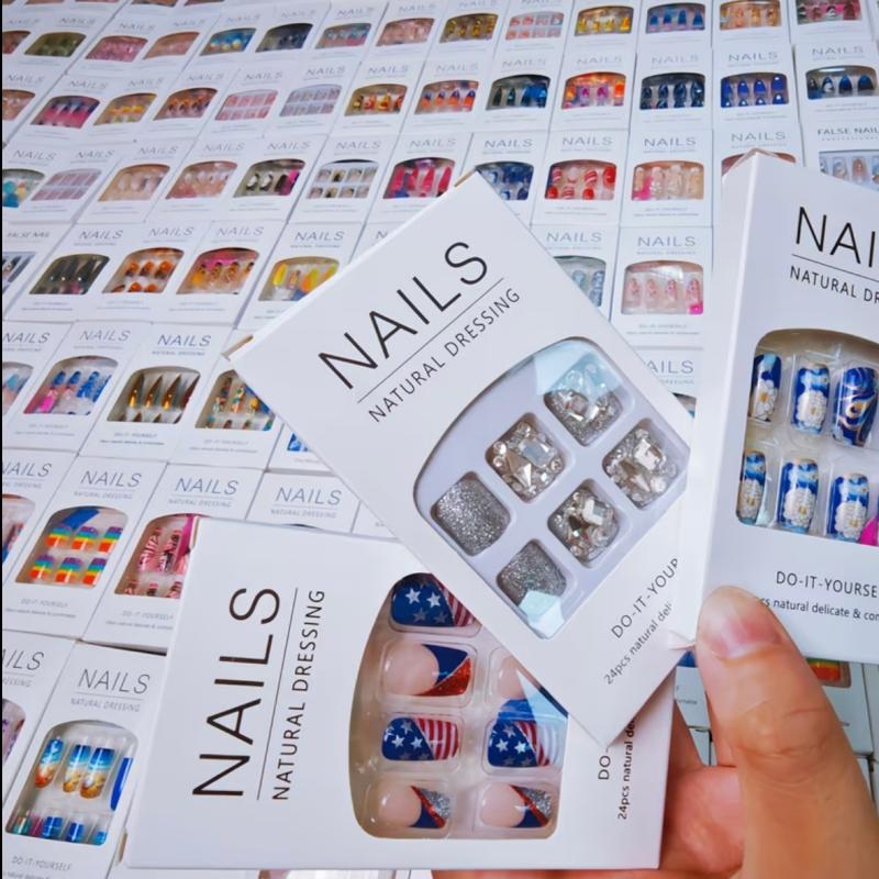 1 Box 24pcs Random Press On Nails Y2K Cute Summer Cat Eye Gradient Fake Nails